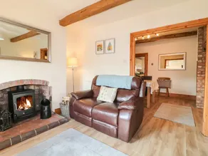 Charming 3 Bed Cottage sleeps 5 - Image 4