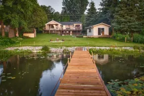 Luxury Lakefront Cottage - Image 4