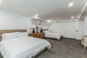 Cozy 1BR Suite 2 Queen Beds Near SeaTac - Image 2