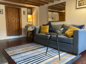 2-person thatched cottage near sea & pub - Image 3