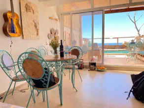 Artistic Sea View Getaway - Image 2