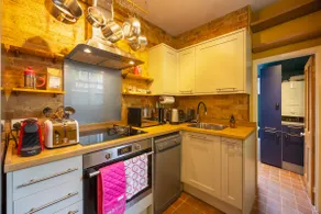 Luxury Central Oasis King Beds, Log Burner &Garden - Image 5
