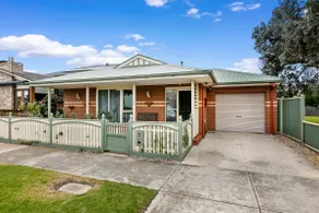 Beachside Retreat - Image 2