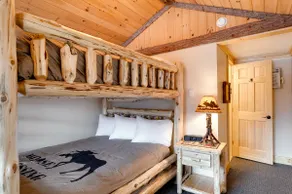 Deluxe Studio Cabin | Queen-over-Queen Bunk - Image 3