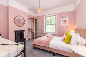 Fern Cottage - 5 bedroom House free Parking - Image 3