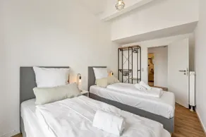 5-room apartment | 2 bathrooms & free parking - Image 2