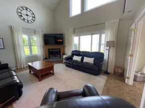 Cottage on Lake Bernard - Image 2