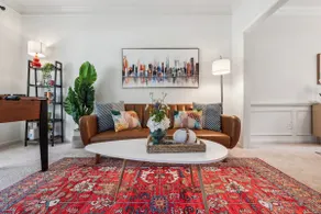 Chic Metro Family Stay / High Ceiling / Game Room - Image 4