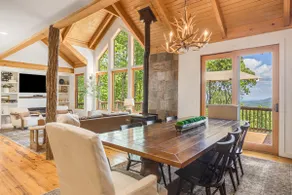 Chic Sapphire Lodge | Epic Mtn Views | Sleeps14 - Image 4