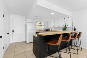 2 King Beds - Comal Hip Haven - Image 3