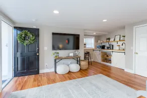 Spacious Historic Studio | 65in TV | Downtown - Image 3
