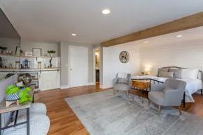 Spacious Historic Studio | 65in TV | Downtown - Image 5