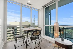 CN Tower Views, Indoor Pool & Gym Condo - Image 3