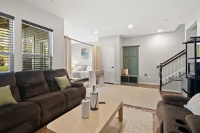 Spacious Upscale Townhome Near Hanover and BWI - Image 5