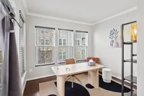 Spacious Upscale Townhome Near Hanover and BWI - Image 4
