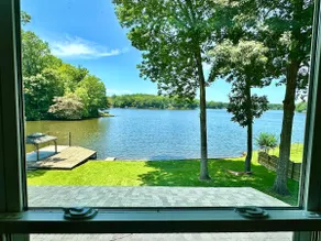 Lake home with Kayaks - Image 2