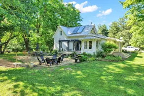 Forest Retreat: Poolside Bliss Close to Campus - Image 2