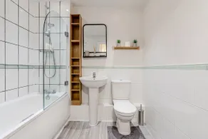 Modern Apartment in London - Image 5