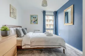 Modern Apartment in London - Image 3
