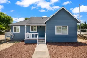 Spacious Escondido Retreat - Image 2