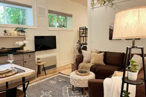 Romantic Getaway in Charming Downtown - Image 2