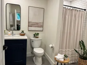 Romantic Getaway in Charming Downtown - Image 3