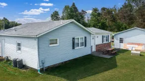 *Lake Erie Living-Charming house - Image 2