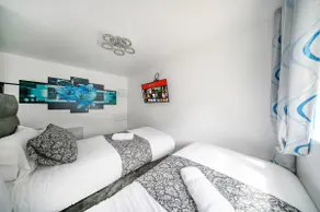 16FM For your Relaxed & Cosy stay with Free Parking and Free Wifi - Image 4