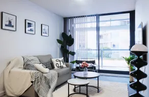 Chic Modern Oasis - Steps from Darling Harbour - Image 2