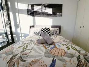 Chic Modern Oasis - Steps from Darling Harbour - Image 3