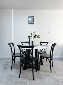 Chic Modern Oasis - Steps from Darling Harbour - Image 4