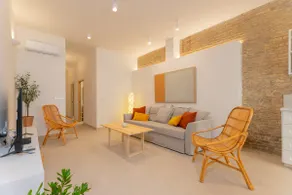 Mediterranean house with pool - Image 2