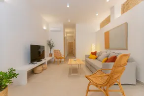 Mediterranean house with pool - Image 4