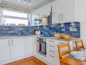 Beautiful space in stunning Mullion Cove. - Image 3