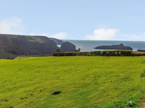 Beautiful space in stunning Mullion Cove. - Image 5