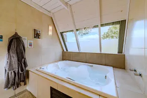 SheepHouse - Cozy Chalet with Hot Tub - Image 2