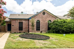 Minutes to DFW Airport, Shopping + Golf Club - Image 2