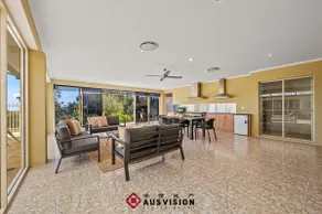 Perth Nr Airport Retreat-Heated Pool &BBQ-14 Pax - Image 5