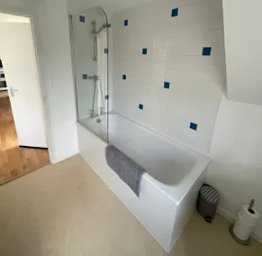 Fantastic Two Bedroom Courtyard Apartment - Image 4