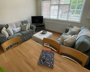 Fantastic Two Bedroom Courtyard Apartment - Image 5