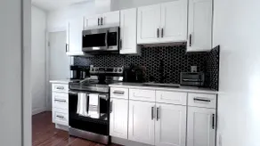Chic City Guesthouse Getaway - Image 2