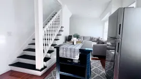 Chic City Guesthouse Getaway - Image 3