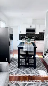 Chic City Guesthouse Getaway - Image 4