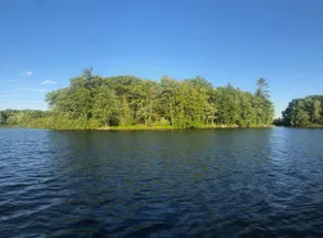 Private lake ”Island” near Boston - Image 2