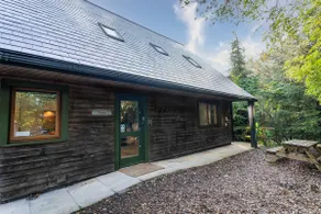 Derwent, woodland lodge with hot tub for 6 - Image 3