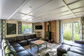 Norbury, woodland lodge with hot tub for 12 - Image 2