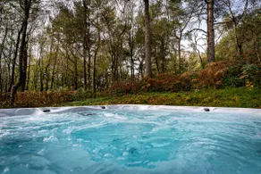 Stanton, woodland lodge with hot tub for 14 - Image 5