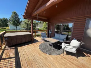 The Little Log Cabin on the Lake - Image 3