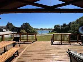The Little Log Cabin on the Lake - Image 2