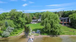 White Oaks Beachfront Hideaway w/ Hot Tub - Barrie - Image 2